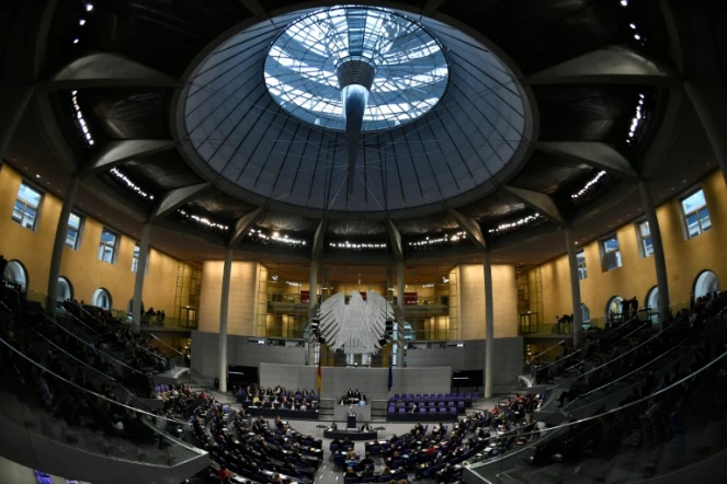 Les députés allemands au Bundestag pour voter sur le déploiement de soldats et d'avions en soutien à la France dans la lutte contre l'EI, le 4 décembre 2015 à Berlin