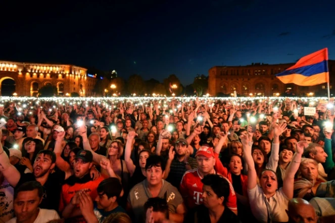 Des milliers de partisans de l'opposition rassemblés dans le centre d'Erevan le 1er mai 2018