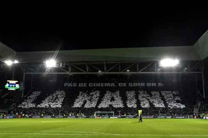 "Pas de cinéma, ce soir on a la haine", message brandi par des supporters de Saint-Etienne lors du derby face à Lyon, le 5 novembre 2017 à Geoffroy-Guichard