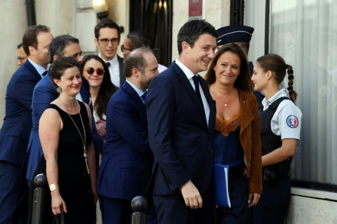 L'ancien porte-parole du gouvernement Benjamin Griveaux  (D), arrive au siège de La République en marche (LREM), à Paris, le 9 juillet 2019