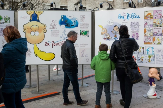 Des visiteurs devant l'exposition consacrée à Titeuf, le 24 janvier 2018 au Festival de la BD d'Angoulême
