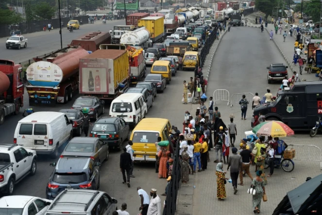 Embouteillage à Lagos alors que les activités commerciales reprennent, le 4 mai 2020
