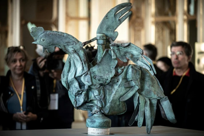 Le coq de la flèche de Notre-Dame exposé au ministère de la Culture à Paris le 20 septembre 2019
