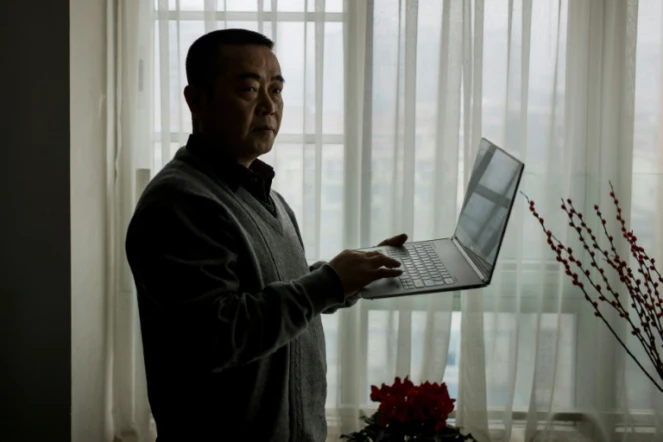 Le premier "cyber-dissident" chinois Huang Qi dans son appartement, le 22 janvier 2015 à Chengdu, dans le centre de la Chine