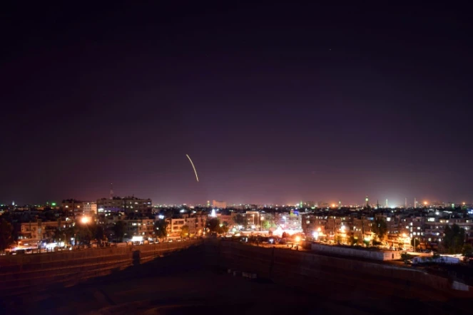 Photo fournie par l'agence officielle syrienne Sana le 15 septembre 2018 présentant selon elle la DCA syrienne ripostant à des tirs israéliens visant Damas
