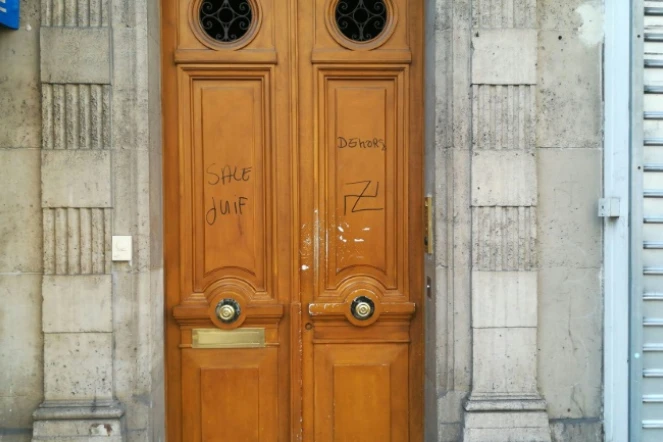 Des inscriptions antisémites découvertes le 21 février 2019 dans le XIVe arrondissement de Paris 