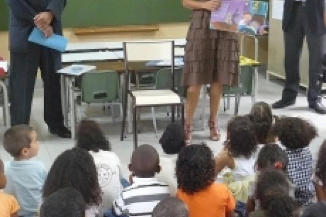 Mardi 1er juin 2010 - Le recteur Mostafa Fourar visite l'école Jean Albany de Saint-André (Photo DR)