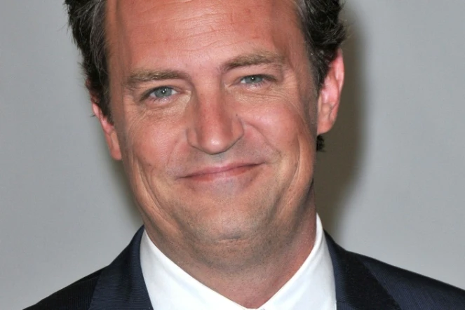 L'acteur Matthew Perry, retrouvé mort à son domicile à Los Angeles, pose le 1 août 2010 à Bervely Hills