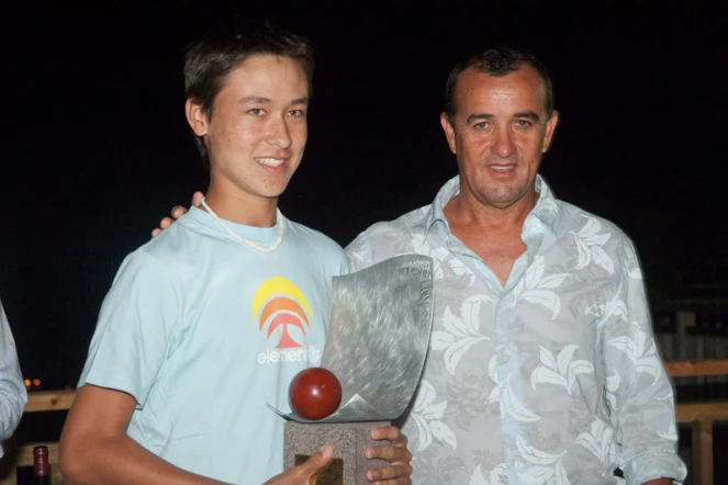 Jean-Marie Hoarau, responsable de sportif de la ligue réunionnaise de golf et Christian Verrougstraete (à gauche), sélectionné pour le pôle France de golf (Photo DR)