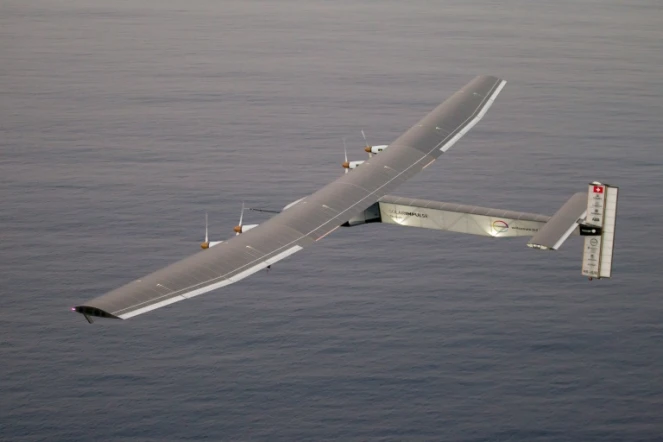 L'avion solaire Solar Impulse 2 dans le ciel d'Hawaï, le 3 mars 2016