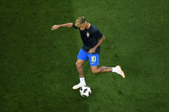 L'attaquant brésilien Neymar à l'échauffement avant le match contre la Suisse, le 17 juin 2018 à Rostov