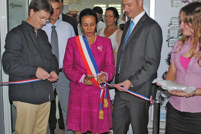 Vendredi 25 juin 2010

Inauguration d'une nouvelle plate-forme de distribution du courrier à La Saline (Photo DR)