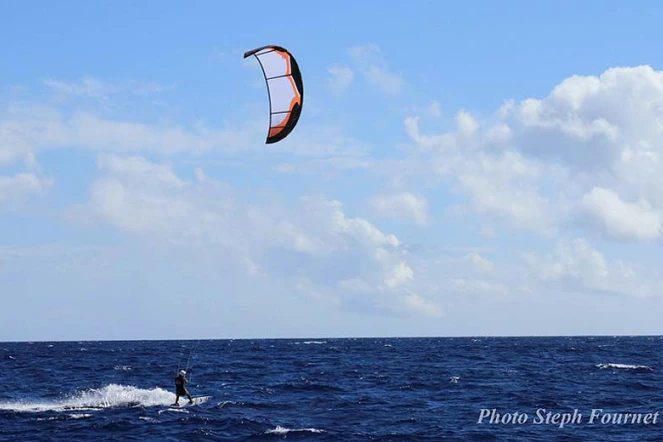 Entraînement de Sébastien Coupy au large de La Réunion (Photo Steph Fournet)