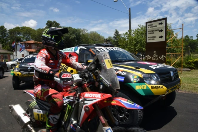 Les concurrents du Dakar-2017 vers Luque pour un check-up, le 30 décembre à trois jours du rallye-raid