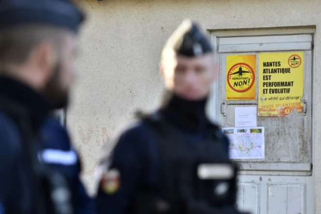 Des gendarmes surveillent le site de Notre-Dame-des-Landes, près de Nantes, le 26 janvier 2018