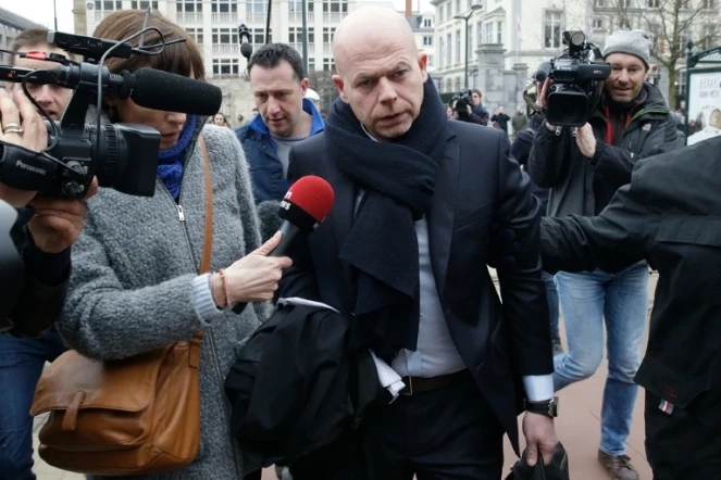 Sven Mary (c), avocat belge de Salah Abdeslam, arrive à la chambre du conseil de Bruxelles, le 24 mars 2016