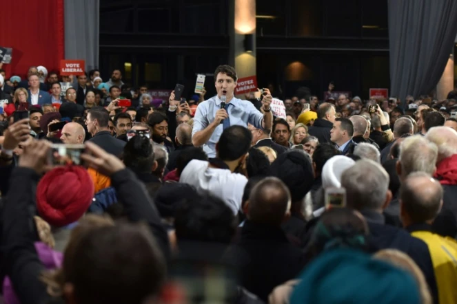 Le Premier ministre canadien Justin Trudeau s'adresse à ses partisans à Vancouver à la veille des élections, le 20 octobre 2019
