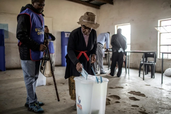 Une habitante du eSwatini vote le 21 septembre 2018 à Lobamba Lomdzala.
