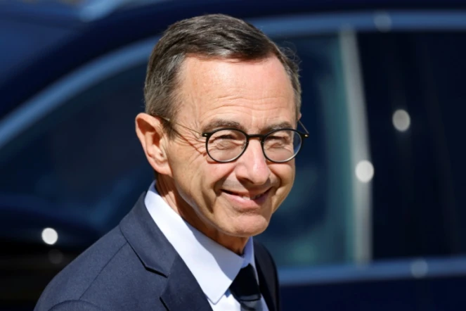 Le ministre français de l'Intérieur, Bruno Retailleau, quitte le Palais de l'Elysée après la réunion hebdomadaire du cabinet, le 28 avril 2025