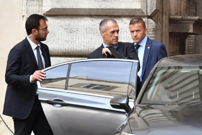 Carlo Cottarelli, désigné par le président italien pour former un gouvernement, quitte le Parlement à Rome le 30 mai 2018