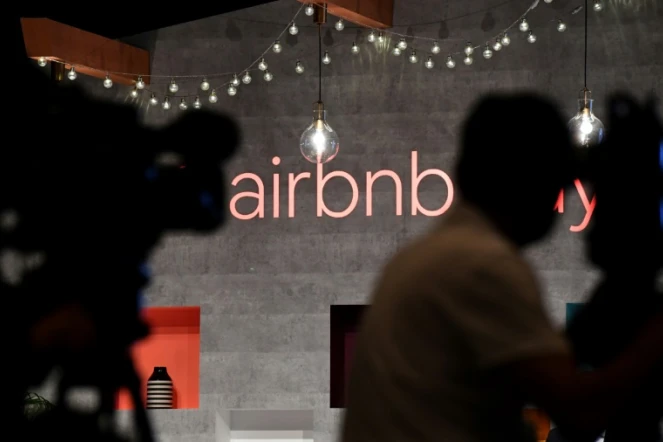 Airbnb, une des entreprises emblématiques du tourisme mondialisé, va se séparer de 25% de ses 7.500 employés