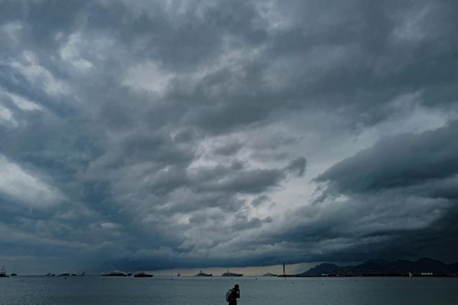 Nuages orageux le 20 mai 2025 dans le sud-est de la France, ici à Cannes