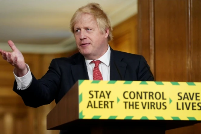 Photo fournie par les services du Premier ministre de Boris Johnson, lors d'une conférence de presse tenue depuis sa résidence au 10 Downing Street, le 11 mai 2020