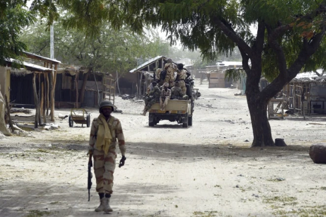 Des soldats tchadien en patrouille à Malam Fatori au Tchad, le 3 avril 2015