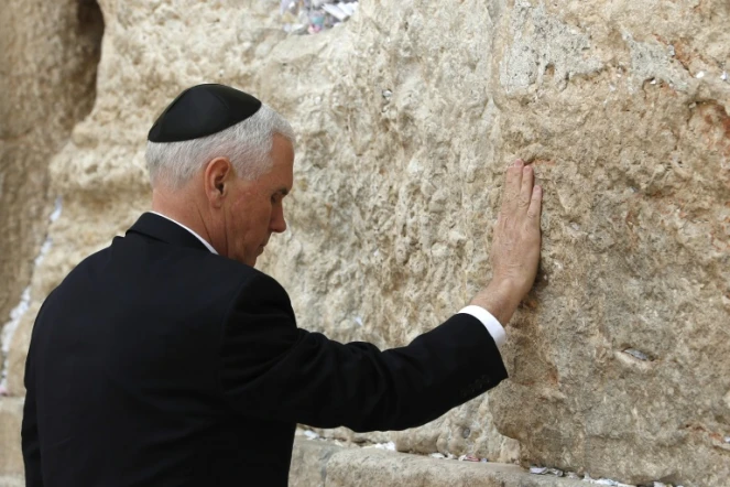 Le vice-président américain Mike Pence devant le mur des Lamentations, le 23 janvier 2018