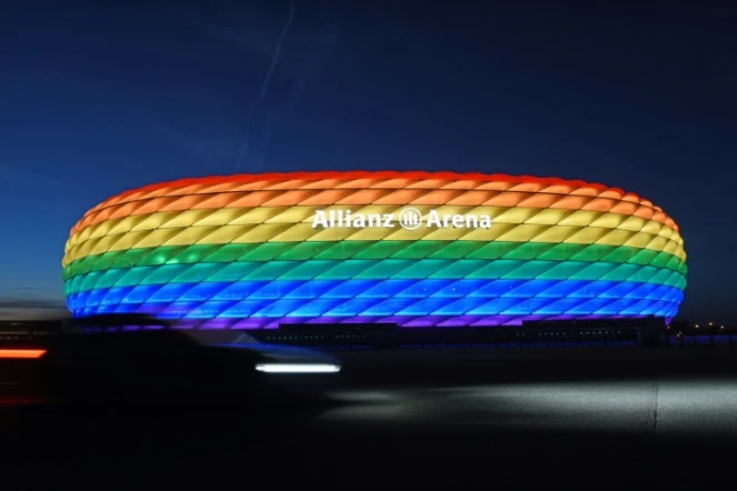 L'Allianz arena de Munich aux couleurs arc-en-ciel le 9 juillet 2016 à l'occasion d'un événement LGBT