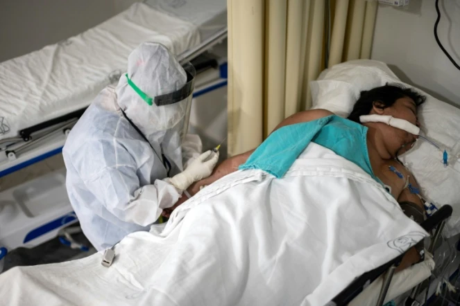 Une personne atteinte du Covid-19 dans un hôpital de Mexico, le 20 juillet 2020
