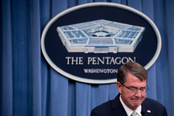 Le secrétaire américain à la Défense Ashton Carter, lors d'une conférence de presse au Pentagone, à Washington le 25 juillet 2016