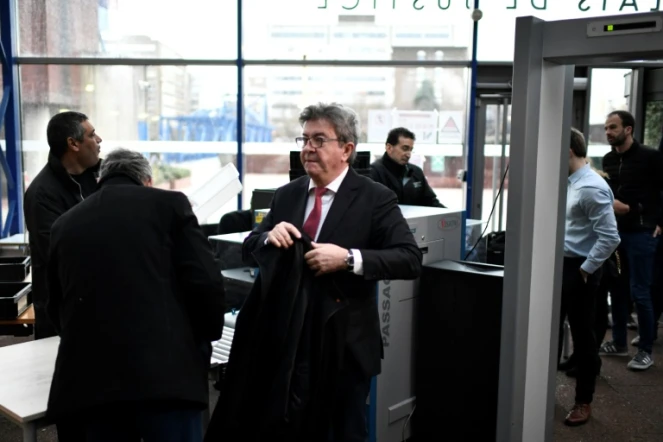 Le leader de la France insoumise Jean-Luc Mélenchon arrive le 9 décembre 2019 au tribunal correctionnel de Bobigny