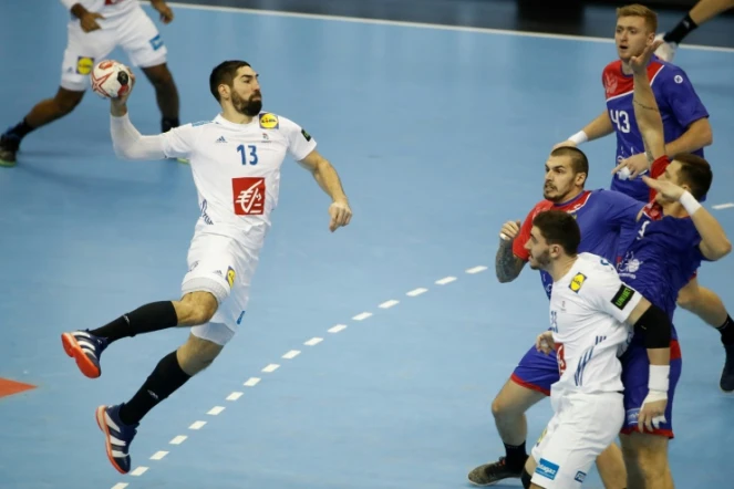 Le Français Nikola Karabatic face à la Russie lors du Mondial de handball, le 17 janvier 2019 à Berlin