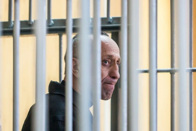 Le tueur en série Mikhaïl Popkov devant un tribunal d'Irkoutsk en Russie, le 10 décembre 2018