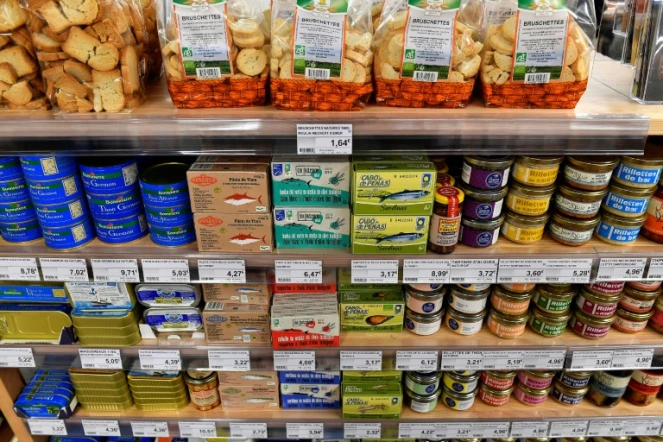 Les prix de centaines de produits alimentaires de grande marque vont augmenter vendredi dans les supermarchés, mais ceux des marques de distributeurs pourraient baisser