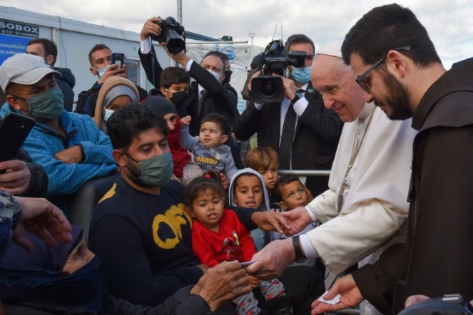 Le pape François visite le Centre d'accueil et d'identification (RIC) de Mytilène,  sur l'île de Lesbos, en Grèce, le 5 décembre 2021
