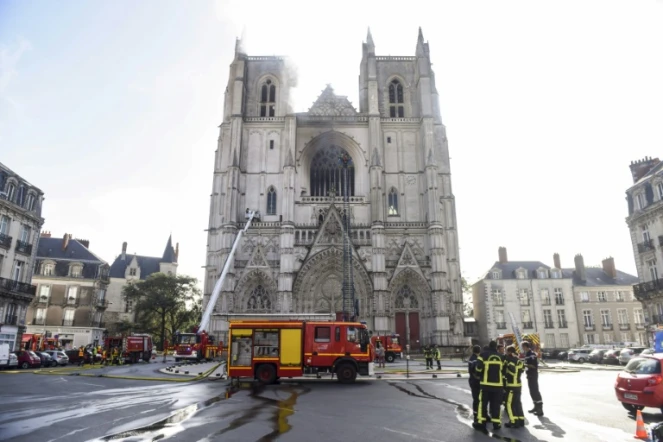 Intervention des pompiers le 18 juillet 2020 dans la cathédrale de Nantes pour circonscrire un incendie
