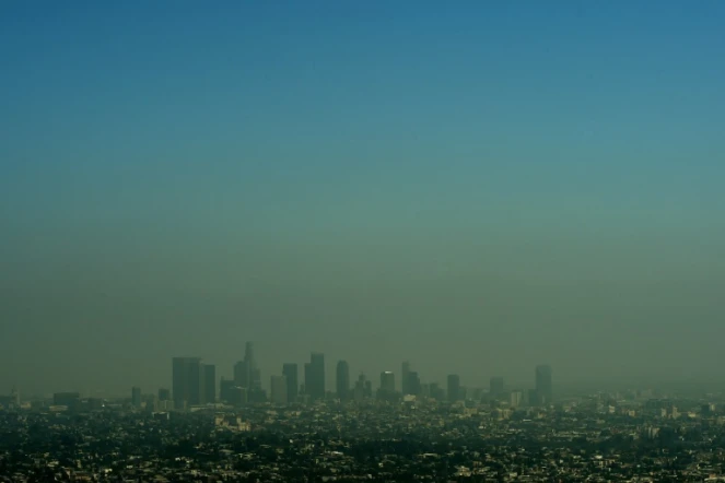 Une vue de Los Angeles sous le "smog", le 31 mai 2015