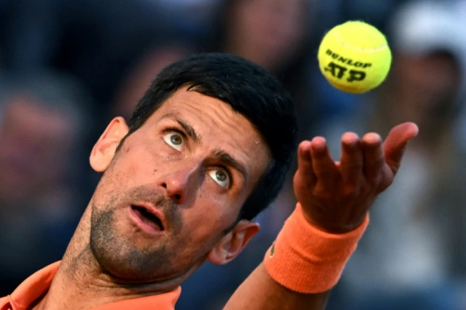 Le Serbe Novak Djokovic contre le Suisse Stan Wawrinka en 8e de finale du tournoi de Rome, le 12 mai 2022
