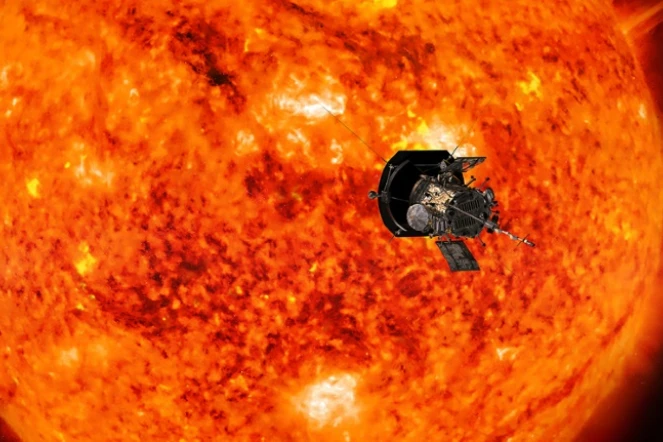 Illustration imaginée par un artiste de la sonde Parker de la Nasa  qui doit "toucher le Soleil". Illustration obtenue de la Nasa Johns Hopkins APL le 6 juillet 2018      