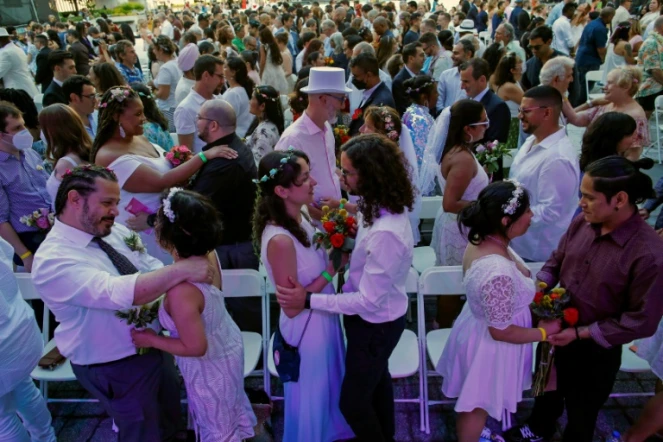 Quelque 500 couples ont célébré un mariage symbolique le 10 juillet à New York