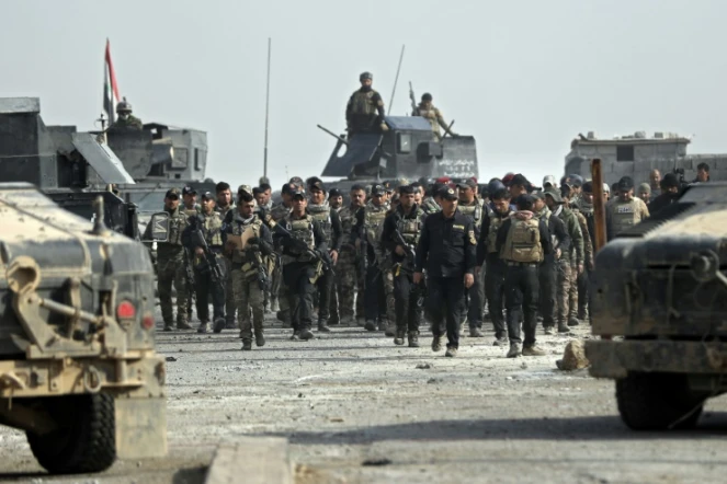 Des membres des forces spéciales irakiennes dans un quartier reconquis de Mossoul, le 27 novembre 2016 