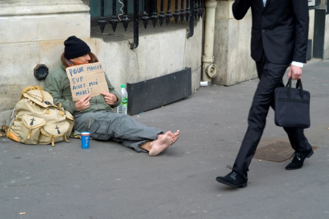 La France compte environ 150.000 sans domicile fixe et près de 9 millions de personnes sous le seuil de pauvreté