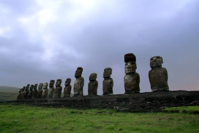 Des statues Moaï sur l'île de Paques, dans l'océan Pacifique, le 11 août 2013