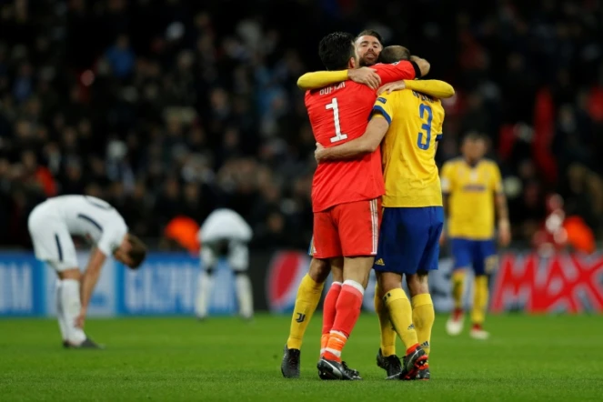 La joie des joueurs de la Juventus Gianluigi Buffon, Andrea Barzagli et Giorgio Chiellini, après la victoire contre Tottenham et la qualification en quarts de finale, le 7 mars 2018 à Wembley 
