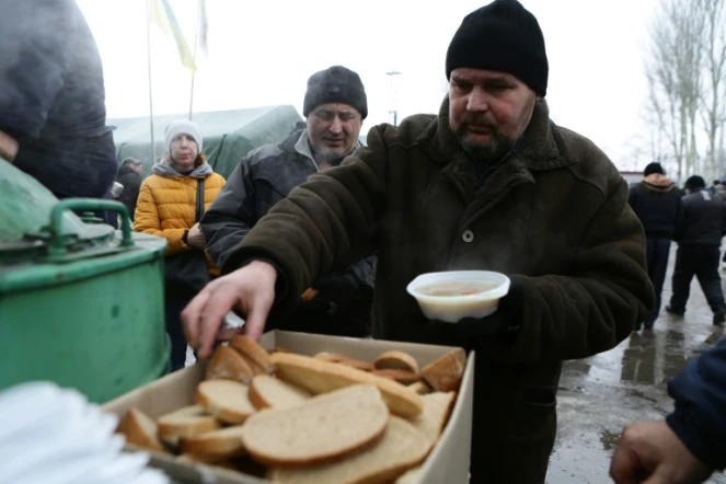 Distribution de nourriture à Avdiivka, dans la région de  Donetsk, le 5 février 2017 