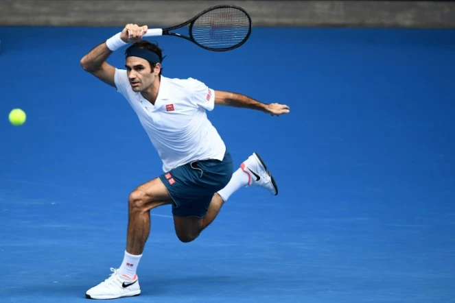 Le Suisse Roger Federer face au Britannique Daniel Evans au 2e tour de l'Open d'Australie, le 16 janvier 2019 à Melbourne