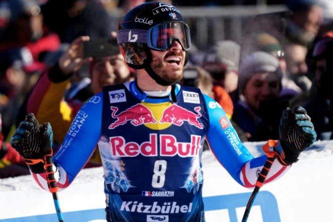 Le skieur français Cyprien Sarrazin à la fin de son extraordinaire descente à Kitzbühel, en Autriche, le 20 janvier 2024