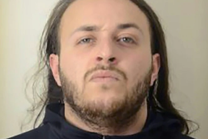 Badiss Mohamed Amide Bajjou, un Franco-Marocain de 24 ans arrêté au Maroc, soupçonné d'avoir commandité une série d'enlèvements visant des entrepreneurs du secteur des cryptomonnaies en France - photographie obtenue le 4 juin 2025 par Interpol